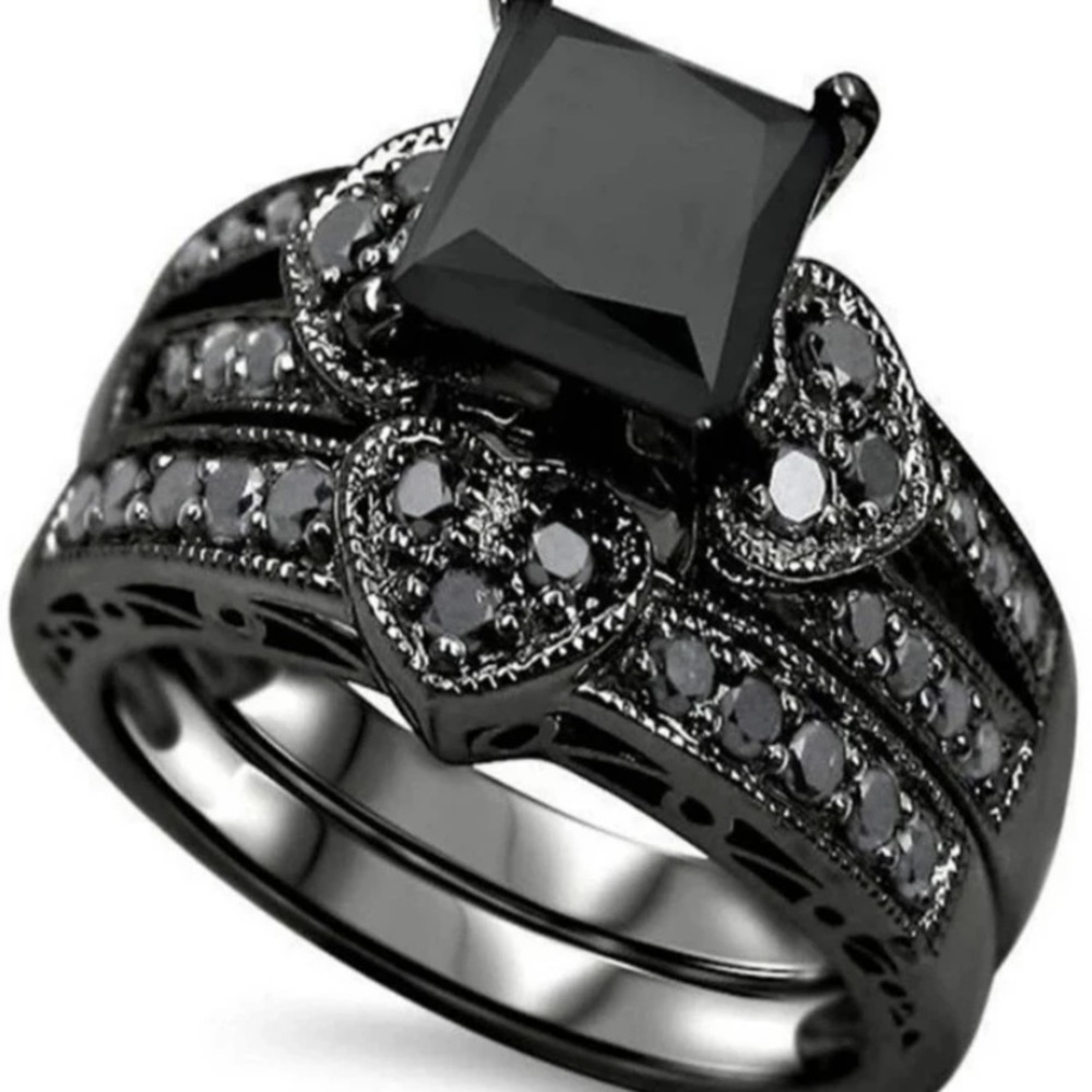 2 pcs of cubic zirconia‎